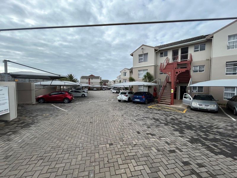 SECURE 2 BEDROOM SECTIONAL TITLE UNIT WITH AMAZING SEA VIEWS FULLY FURNISHED - Photo 3