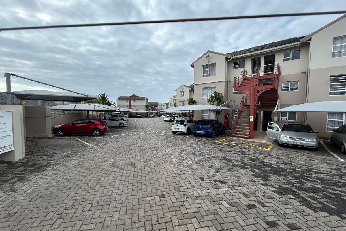 SECURE 2 BEDROOM SECTIONAL TITLE UNIT WITH AMAZING SEA VIEWS FULLY FURNISHED - Photo 3