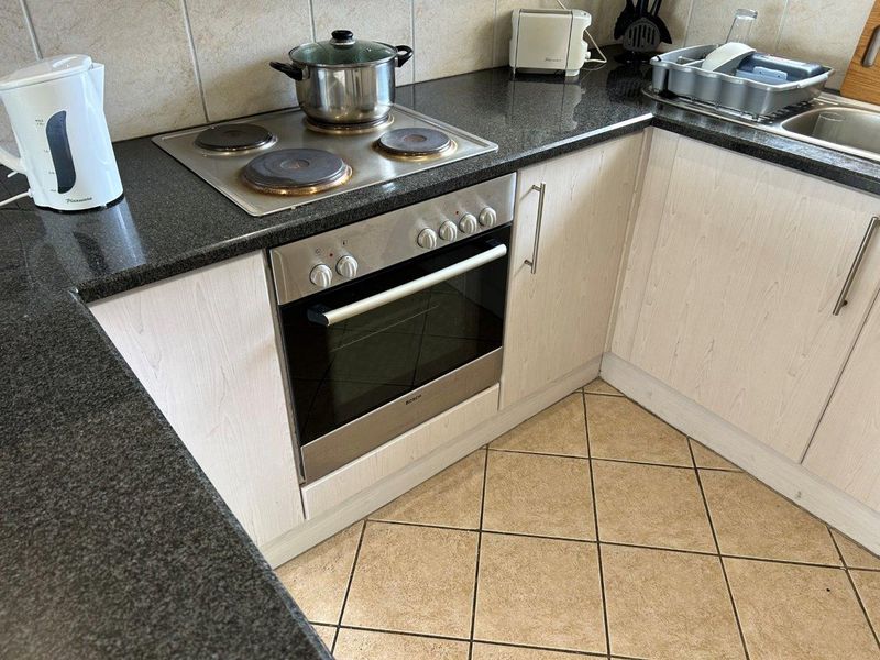 SECURE 2 BEDROOM SECTIONAL TITLE UNIT WITH AMAZING SEA VIEWS FULLY FURNISHED - Photo 9