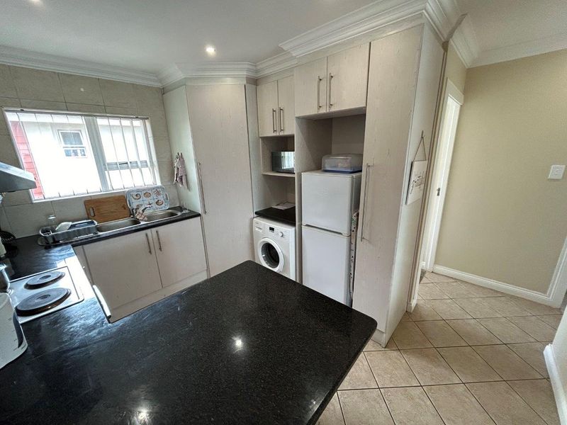 SECURE 2 BEDROOM SECTIONAL TITLE UNIT WITH AMAZING SEA VIEWS FULLY FURNISHED - Photo 8
