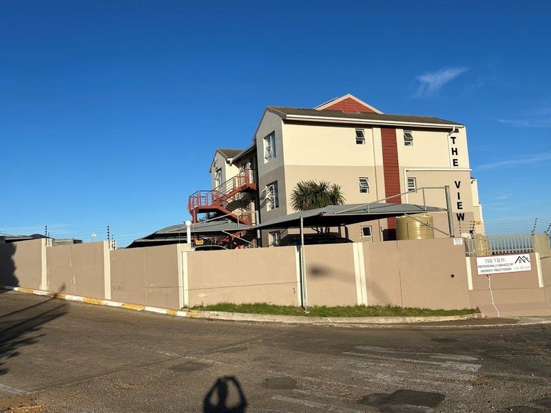 SECURE 2 BEDROOM SECTIONAL TITLE UNIT WITH AMAZING SEA VIEWS FULLY FURNISHED - Photo 2