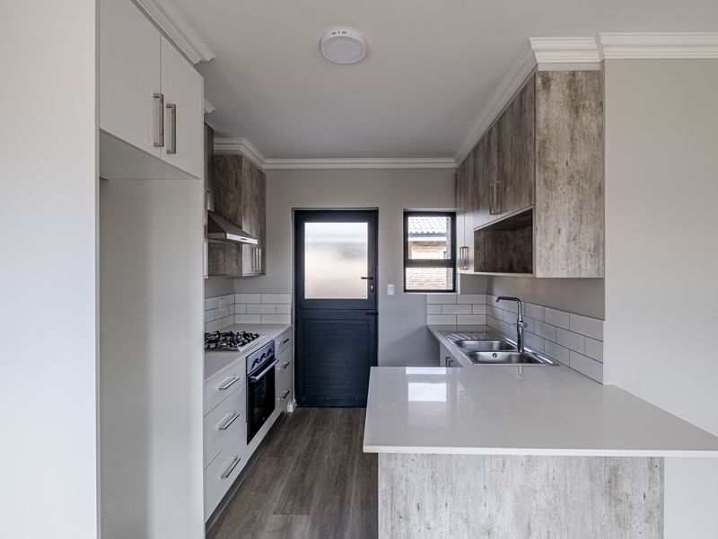 NEW SECURE LOVELY 1 BEDROOM TOWNHOUSE UNITS FOR SALE - Photo 6