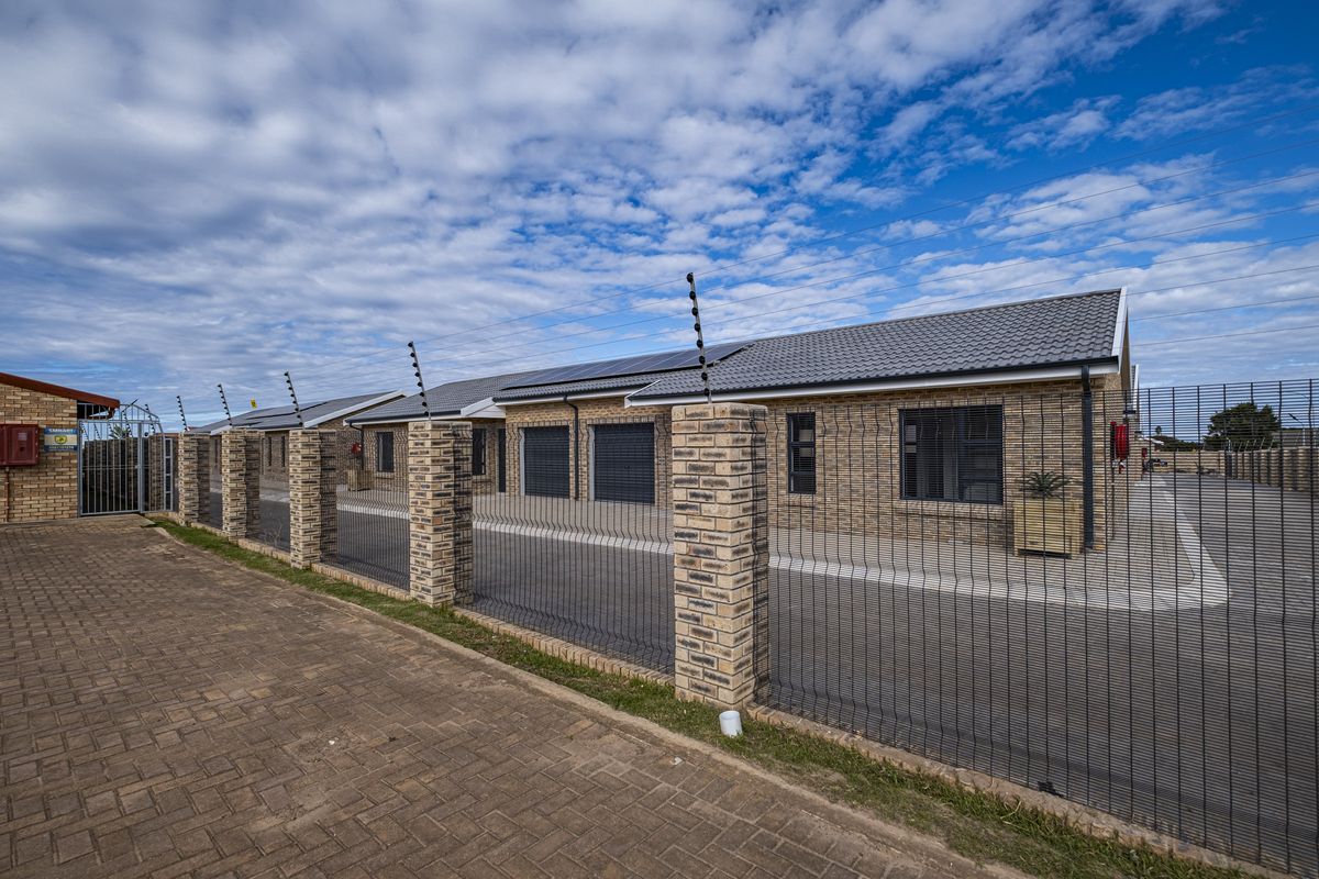 NEW SECURE LOVELY 1 BEDROOM TOWNHOUSE UNITS FOR SALE - Photo 3