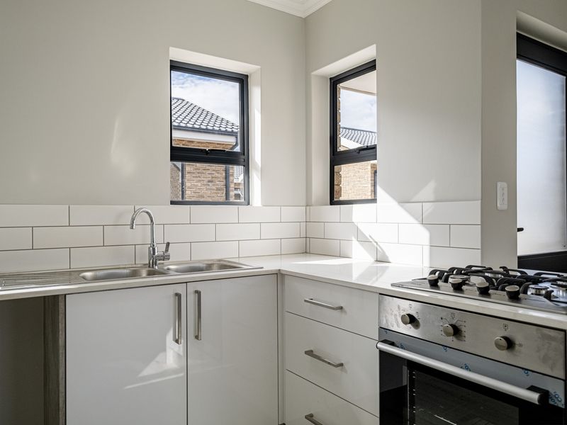 NEW SECURE LOVELY 2 BEDROOM TOWNHOUSE UNITS FOR SALE - Photo 5