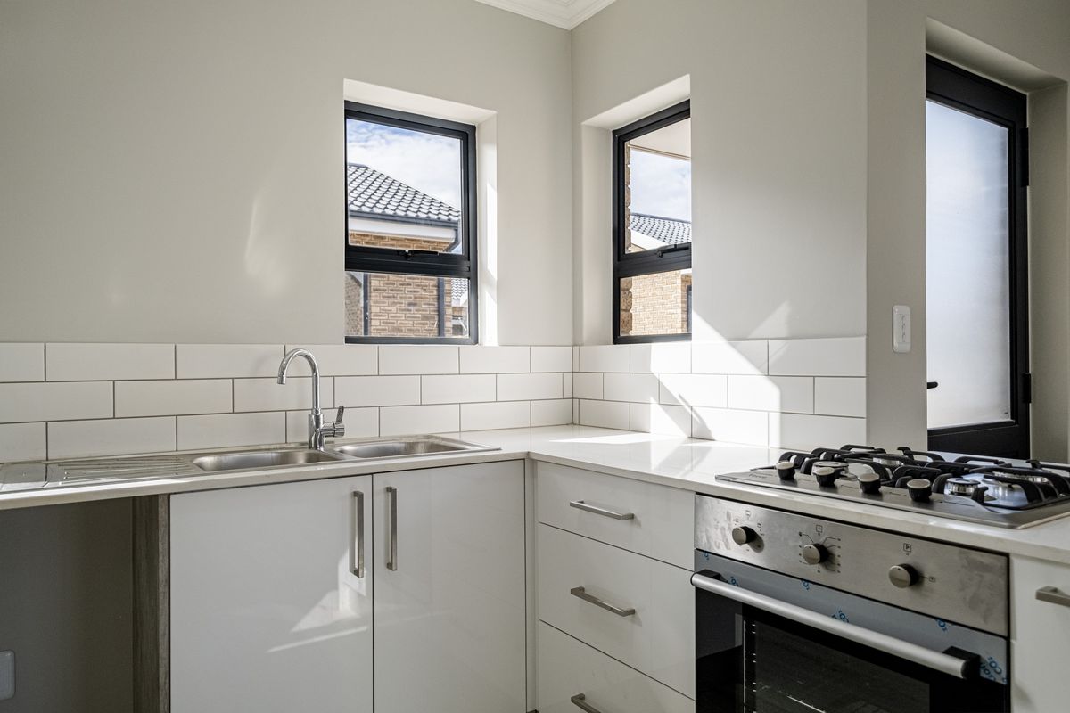 NEW SECURE LOVELY 2 BEDROOM TOWNHOUSE UNITS FOR SALE - Photo 5