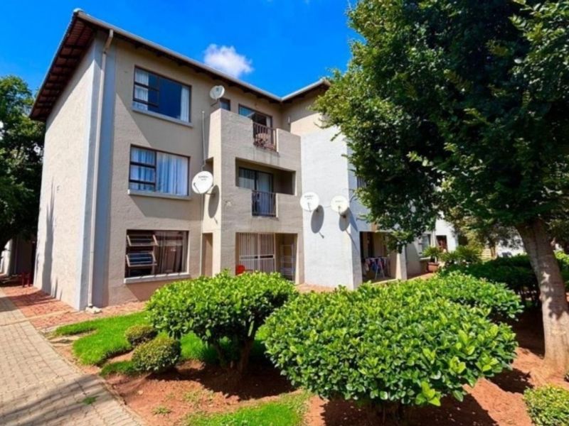 Fantastic opportunity for first-time homeowners & great investment...! - Photo 1