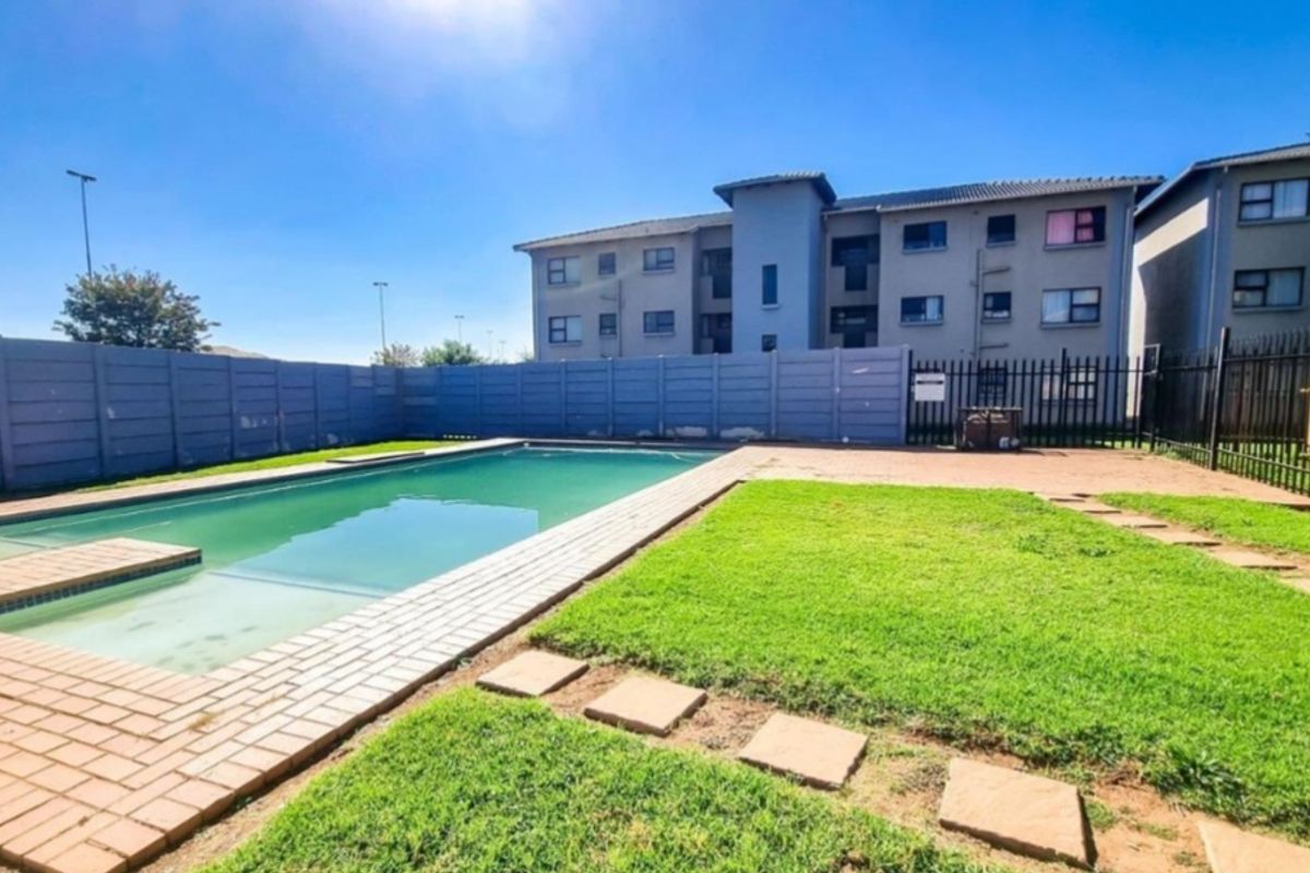 Fantastic opportunity for first-time homeowners & great investment...! - Photo 2