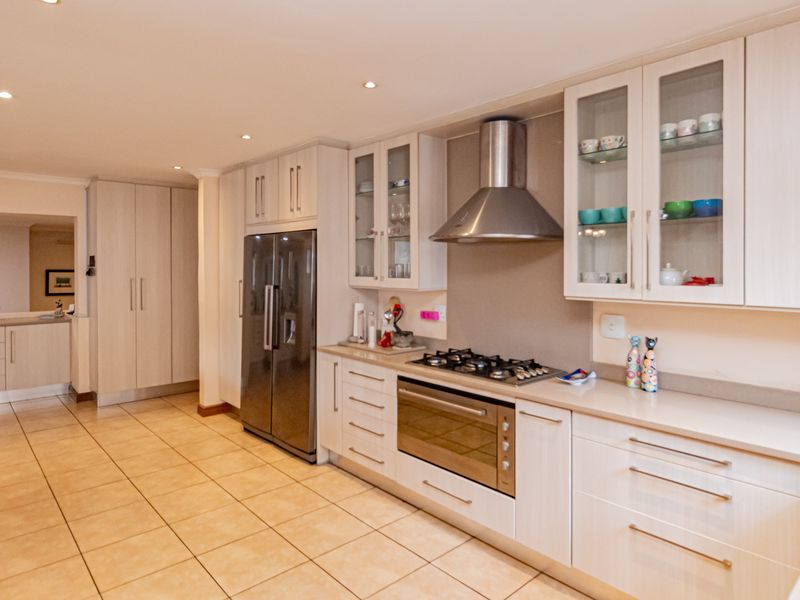 Dream Home Awaits in Boskruin! - Photo 2