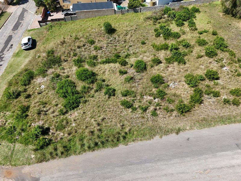 STUNNING VACANT 732 SQM STAND IN SOUGHT AFTER WAVECREST AREA WITH PERMANANT SEAVIEWS . - Photo 9