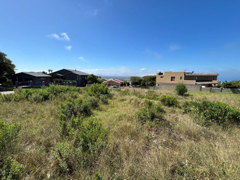 STUNNING VACANT 732 SQM STAND IN SOUGHT AFTER WAVECREST AREA WITH PERMANANT SEAVIEWS . - Photo 10