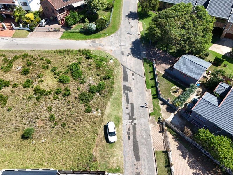 STUNNING VACANT 732 SQM STAND IN SOUGHT AFTER WAVECREST AREA WITH PERMANANT SEAVIEWS . - Photo 8