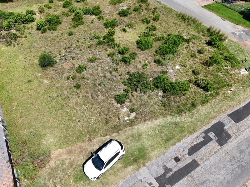 STUNNING VACANT 732 SQM STAND IN SOUGHT AFTER WAVECREST AREA WITH PERMANANT SEAVIEWS . - Photo 6