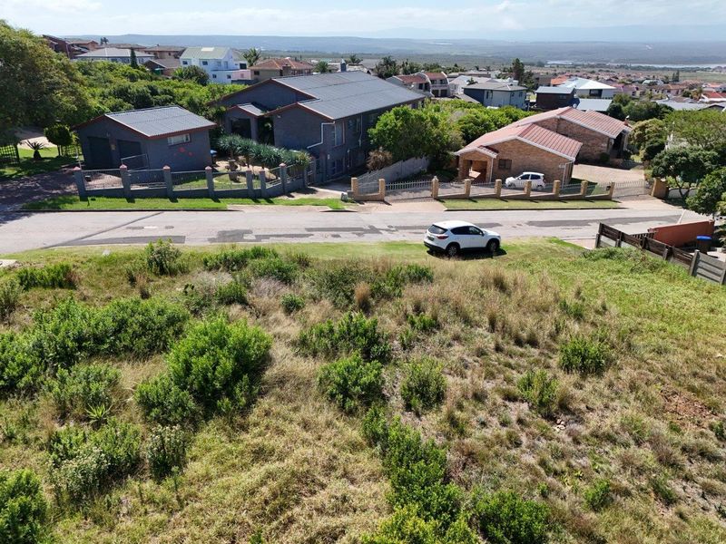 STUNNING VACANT 732 SQM STAND IN SOUGHT AFTER WAVECREST AREA WITH PERMANANT SEAVIEWS . - Photo 4