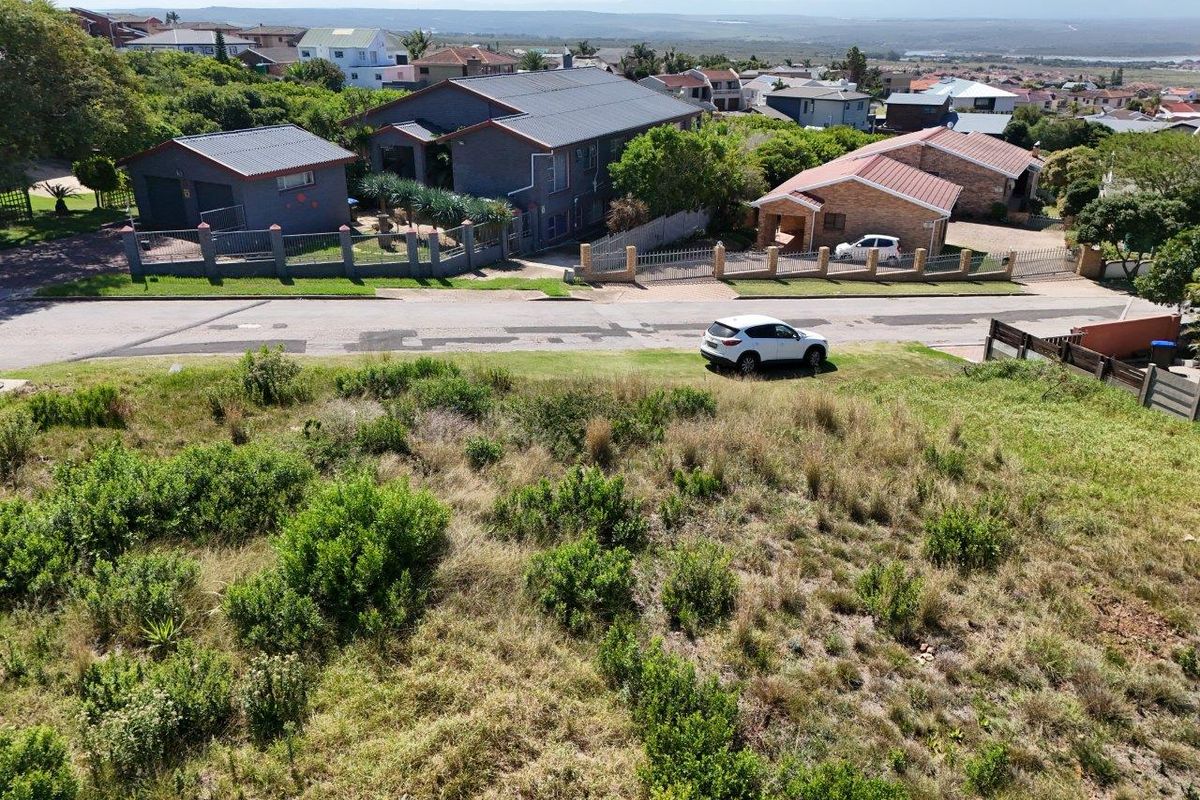 STUNNING VACANT 732 SQM STAND IN SOUGHT AFTER WAVECREST AREA WITH PERMANANT SEAVIEWS . - Photo 4