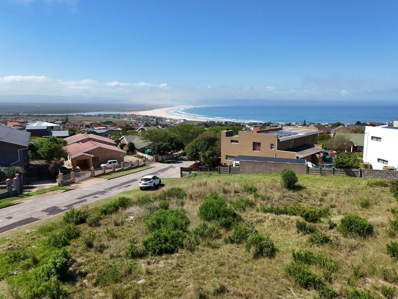 STUNNING VACANT 732 SQM STAND IN SOUGHT AFTER WAVECREST AREA WITH PERMANANT SEAVIEWS . - Photo 1