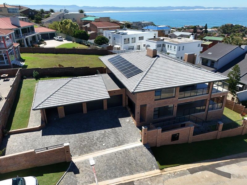 EXQUISITE MODERN NEW HOME WITH BREATHTAKING PERMANANT SEA VIEWS. - Photo 2