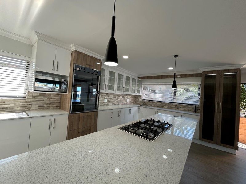 EXQUISITE MODERN NEW HOME WITH BREATHTAKING PERMANANT SEA VIEWS. - Photo 7