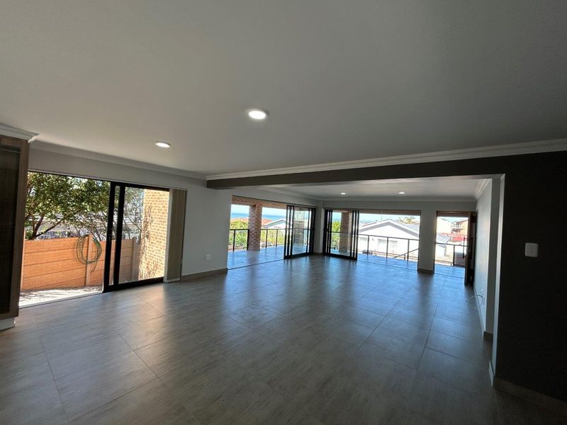 EXQUISITE MODERN NEW HOME WITH BREATHTAKING PERMANANT SEA VIEWS. - Photo 6