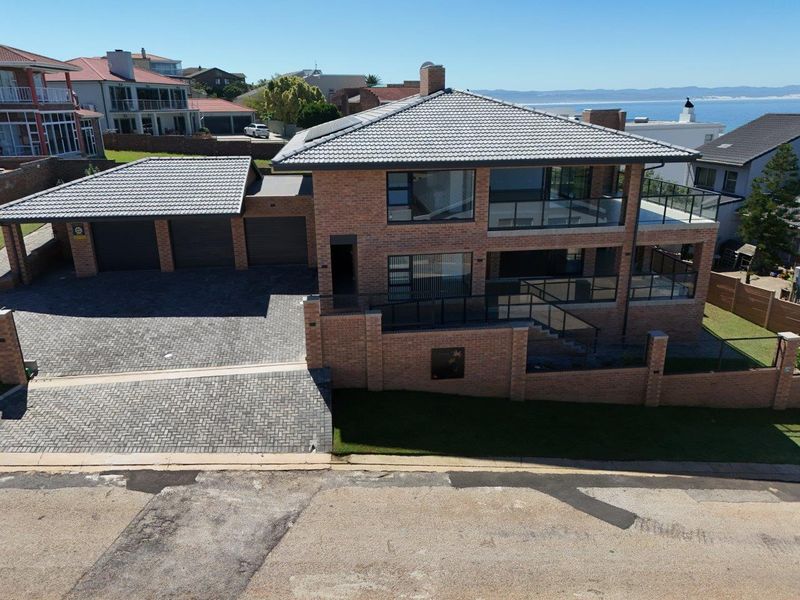 EXQUISITE MODERN NEW HOME WITH BREATHTAKING PERMANANT SEA VIEWS. - Photo 1