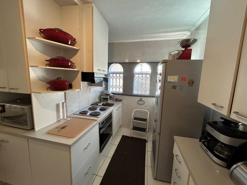 VERY WELL LOCATED 4 BEDROOM HOME NEAR LOWER POINT BEACH - Photo 9