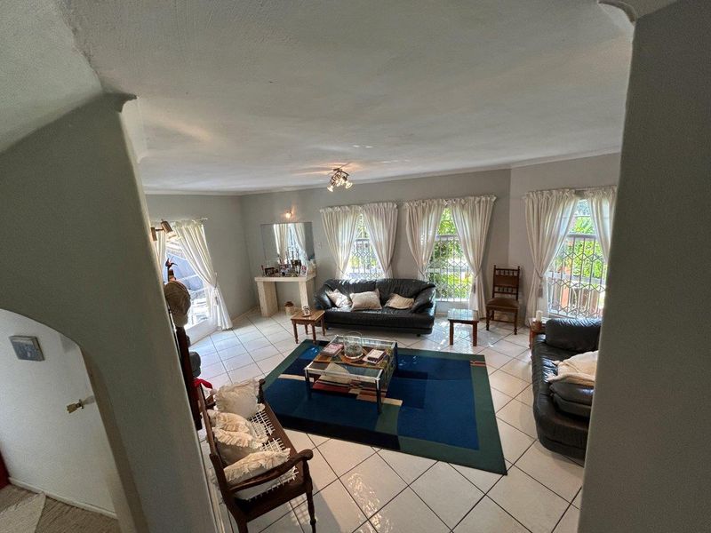 VERY WELL LOCATED 4 BEDROOM HOME NEAR LOWER POINT BEACH - Photo 6