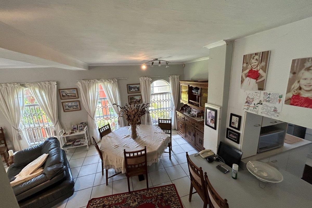 VERY WELL LOCATED 4 BEDROOM HOME NEAR LOWER POINT BEACH - Photo 5