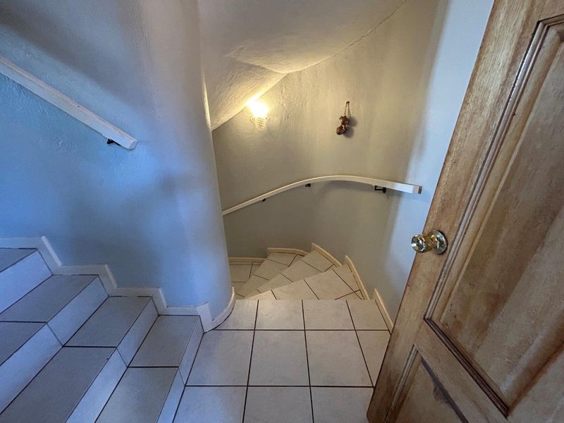 VERY WELL LOCATED 4 BEDROOM HOME NEAR LOWER POINT BEACH - Photo 4