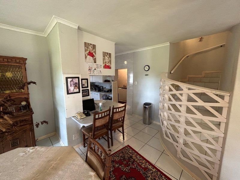 VERY WELL LOCATED 4 BEDROOM HOME NEAR LOWER POINT BEACH - Photo 7