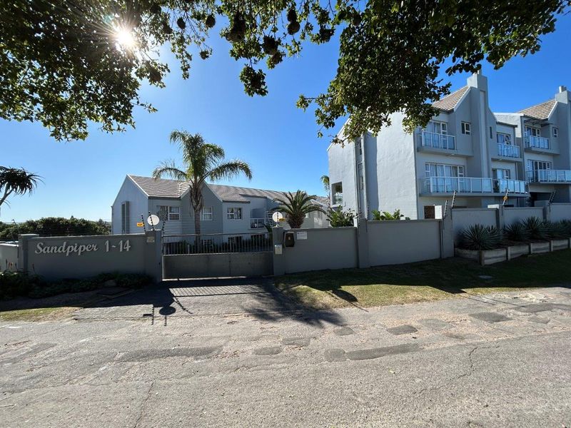 AMAZING  SECURE 3 BEDROOM TOWNHOUSE IN ASTON BAY - Photo 4