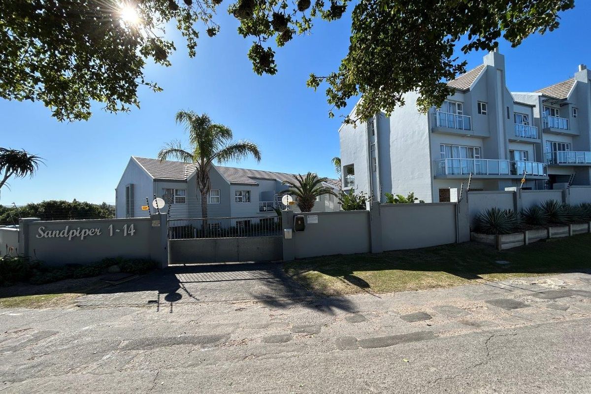 AMAZING  SECURE 3 BEDROOM TOWNHOUSE IN ASTON BAY - Photo 4