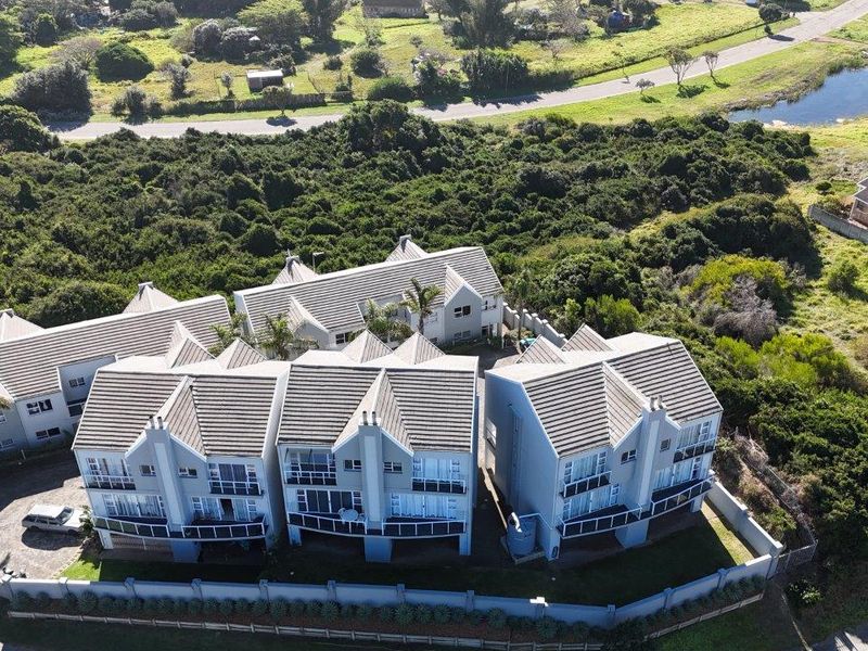 AMAZING  SECURE 3 BEDROOM TOWNHOUSE IN ASTON BAY - Photo 2