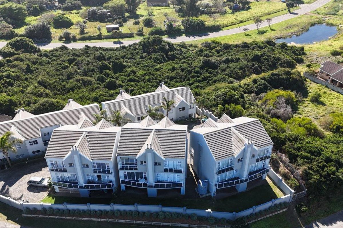 AMAZING  SECURE 3 BEDROOM TOWNHOUSE IN ASTON BAY - Photo 2