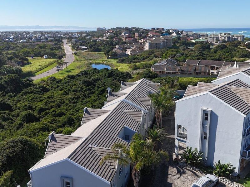 AMAZING  SECURE 3 BEDROOM TOWNHOUSE IN ASTON BAY - Photo 3