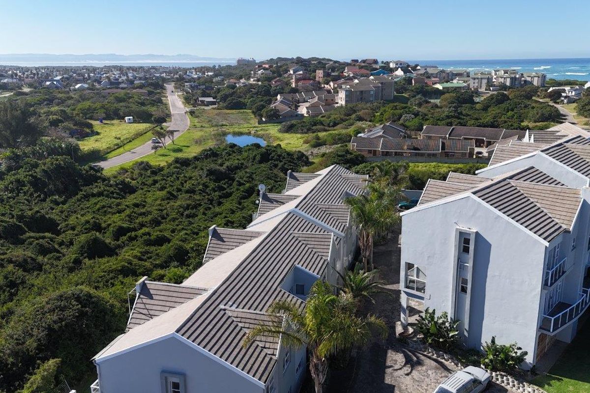 AMAZING  SECURE 3 BEDROOM TOWNHOUSE IN ASTON BAY - Photo 3