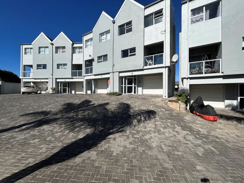 AMAZING  SECURE 3 BEDROOM TOWNHOUSE IN ASTON BAY - Photo 5