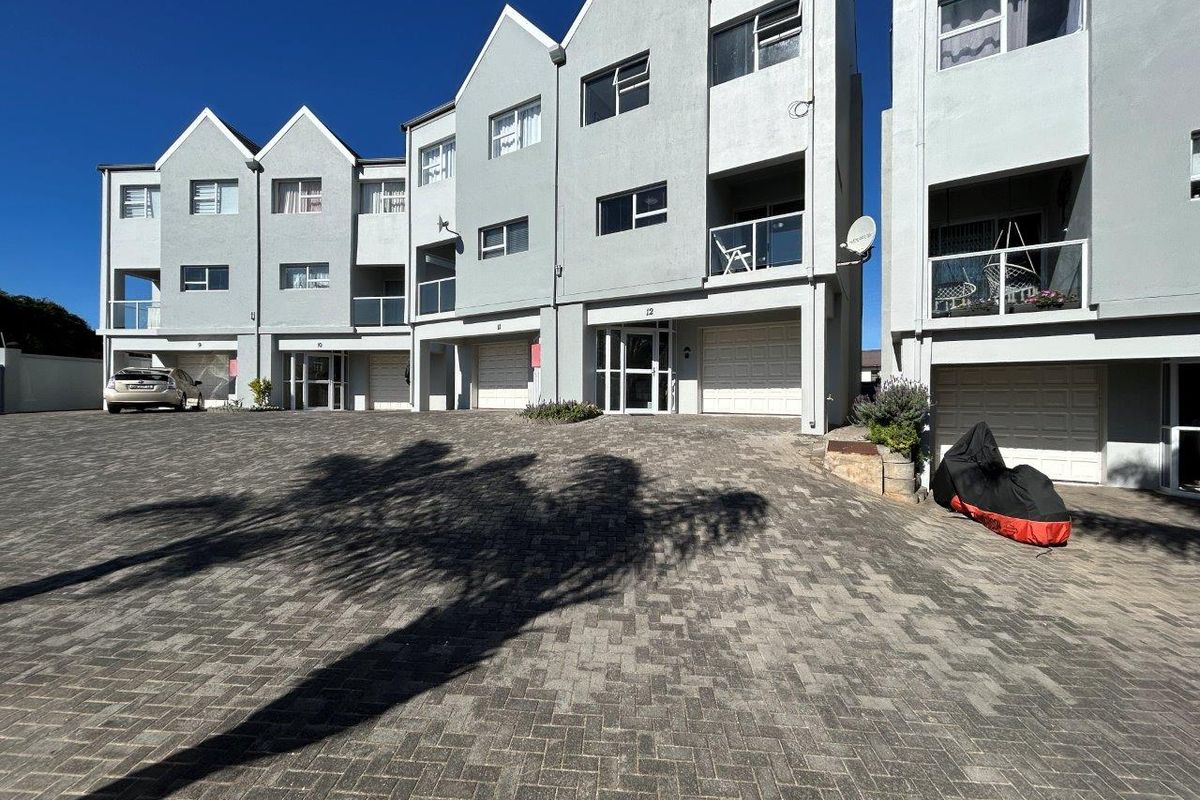 AMAZING  SECURE 3 BEDROOM TOWNHOUSE IN ASTON BAY - Photo 5