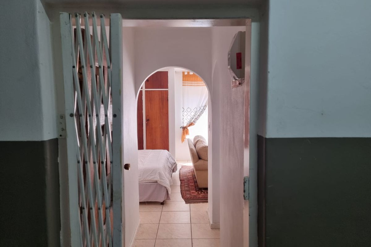 WHY RENT IF YOU CAN BUY. NET YIELD OF 11 % - Photo 2