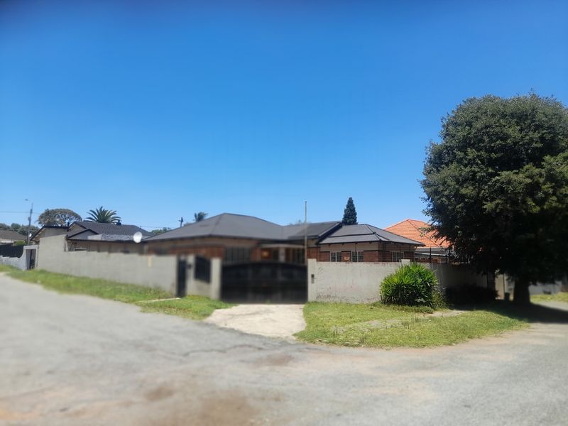 Massive property for sale in Rewlatch - Photo 2