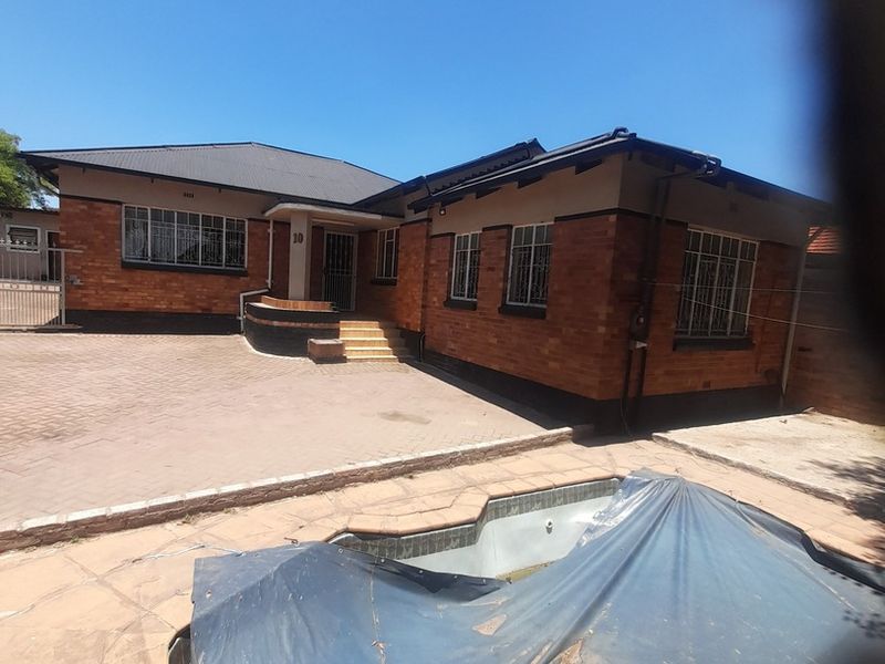 Massive property for sale in Rewlatch - Photo 3