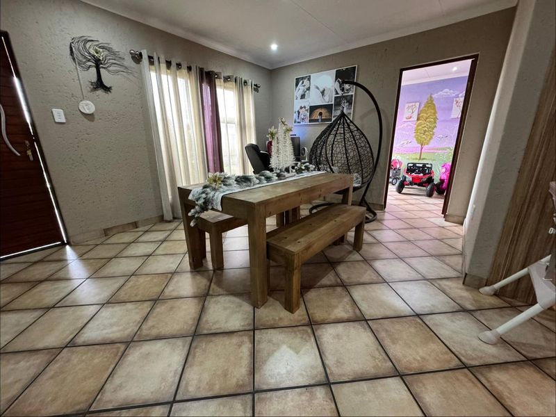 Beautiful 4-Bedroom Home with Exceptional Extras in Golden Mile Estate, Witbank - Photo 3