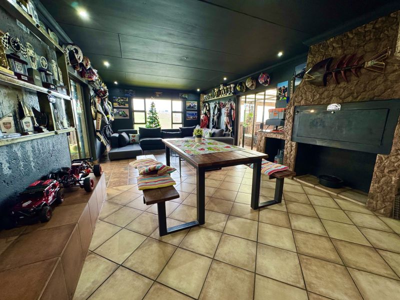 Beautiful 4-Bedroom Home with Exceptional Extras in Golden Mile Estate, Witbank - Photo 8