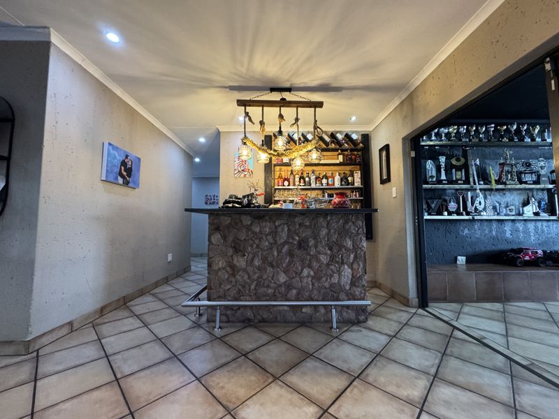Beautiful 4-Bedroom Home with Exceptional Extras in Golden Mile Estate, Witbank - Photo 7