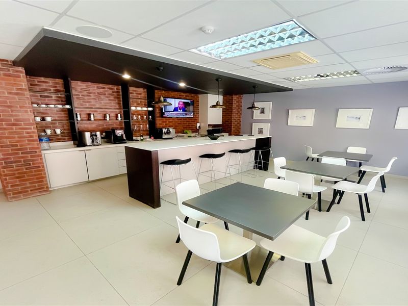 952m2 office space for sale in Melrose Arch - Photo 3