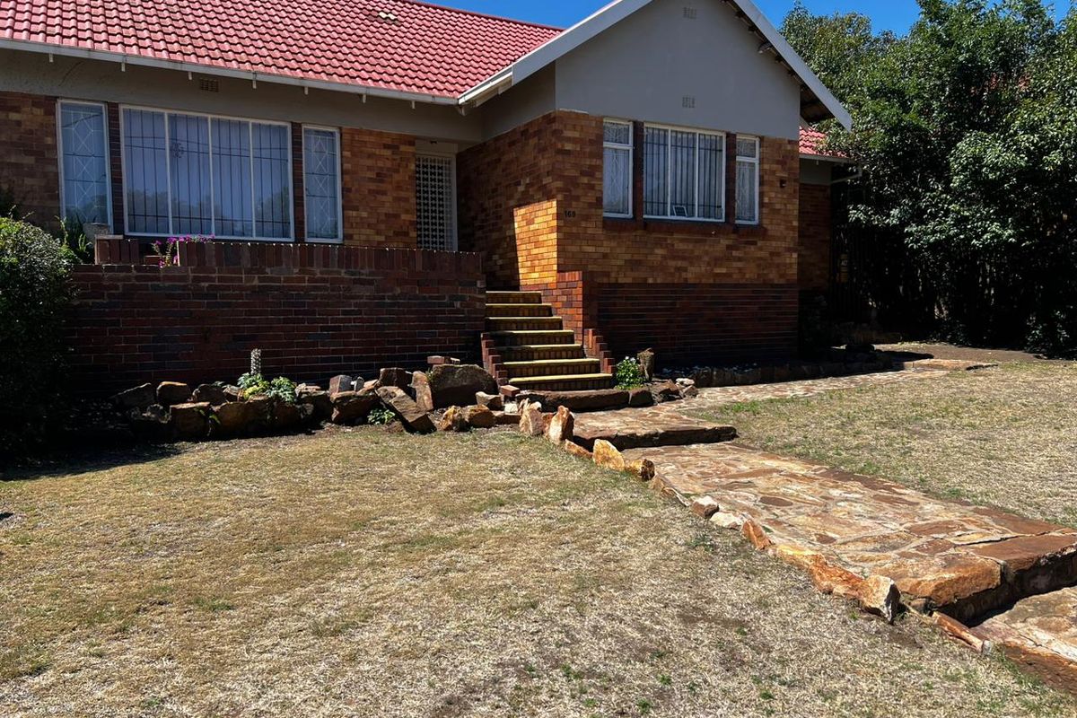 Family Living in Linmeyer – Cozy, Convenient & Ready to Grow With You - Photo 2