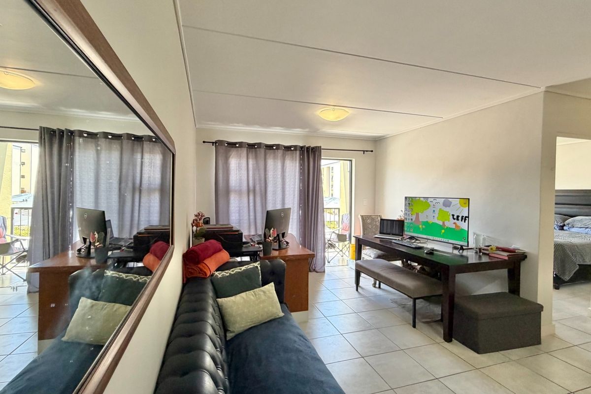 Modern Lockup and go Apartment in the popular Greenbay Estate!! - Photo 2