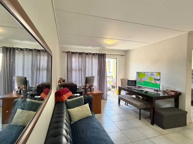 Modern Lockup and go Apartment in the popular Greenbay Estate!! - Photo 2