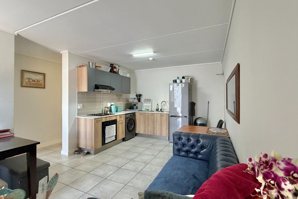 Modern Lockup and go Apartment in the popular Greenbay Estate!! - Photo 4