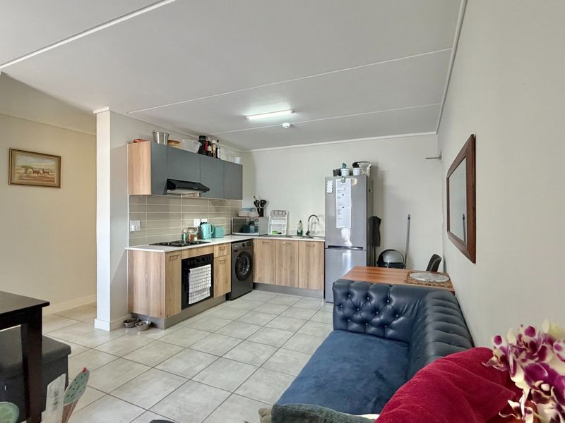 Modern Lockup and go Apartment in the popular Greenbay Estate!! - Photo 4