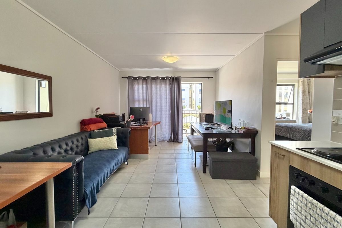 Modern Lockup and go Apartment in the popular Greenbay Estate!! - Photo 3