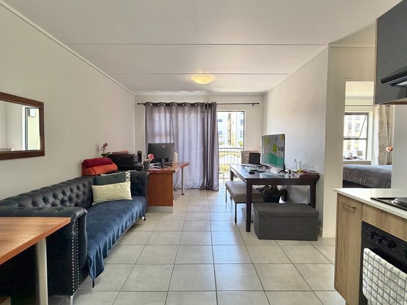 Modern Lockup and go Apartment in the popular Greenbay Estate!! - Photo 3